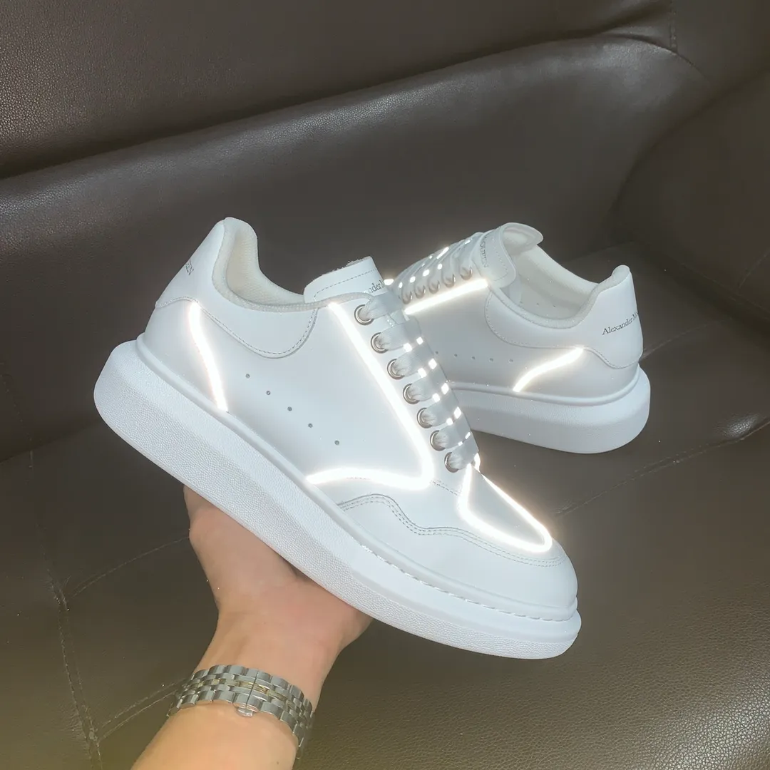 👟👟Ex-factory price 600👟👟 Professional McQueen factory. Top version. Couple style Alexander McQUEEN high version has been upgraded to the highest quality again✅ 💪McQueen Spring, Summer, Autumn and Winter top version Purchasing level✅ Recruiting nationwide online and offline agents to join🤝 🏆Fabric: Original materials imported from Italy. Texture, water-resistant and non-discoloring 🏆Inner lining: ️A-grade Italian imported lining resistant to dirt, sweat-absorbent, breathable and comfortable 🏆Foot pads: top-grade imported Italian super-soft cowhide leather 🏆Outsole: PU+counter 1:1 🏆Shoe box: original white box. Plus white flip cover for double-layer protection. Cloth bag. Handbag. Certificate of 1:1 mold opening, 4-piece set. Delivered with a pair of shoelaces. 🖕🏿🖕🏿🖕🏿 You can choose any pair of shoelaces in any color of our factory 🏆Code number: women's 34-41. men's 38-46 🏆Special remarks (women's code 34.40.41, men's code 38.45.46 is customized, no returns or exchanges) Win-win cooperation 🤝